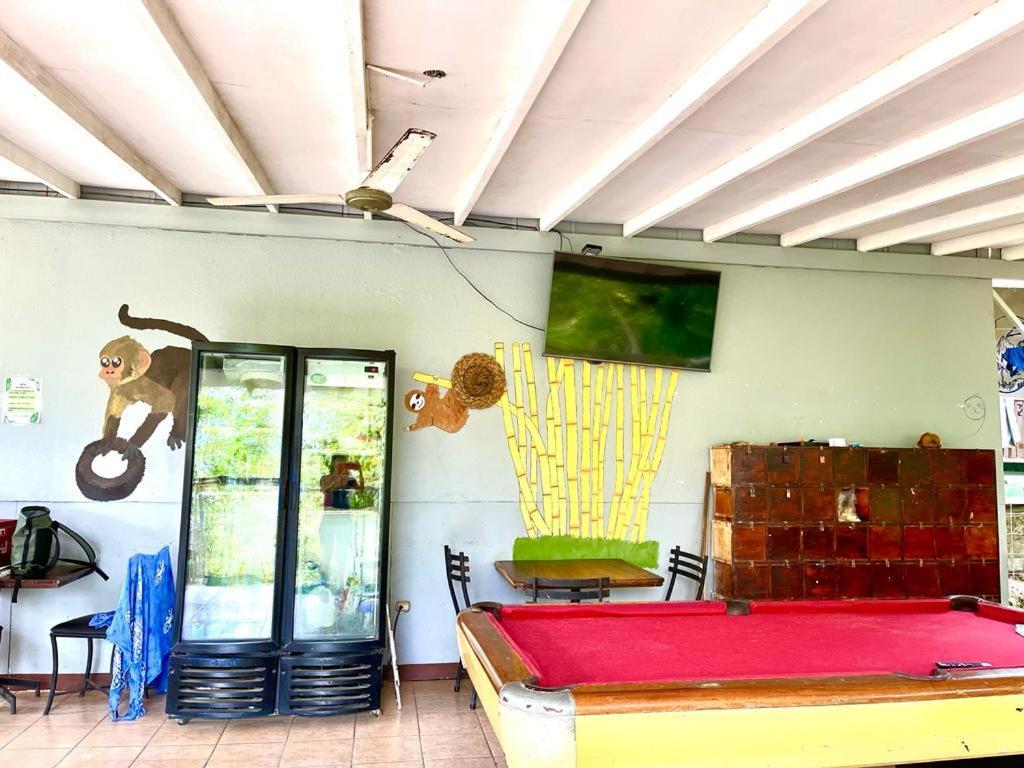 New Hostel Manuel Antonio, Meet New People ภายนอก รูปภาพ