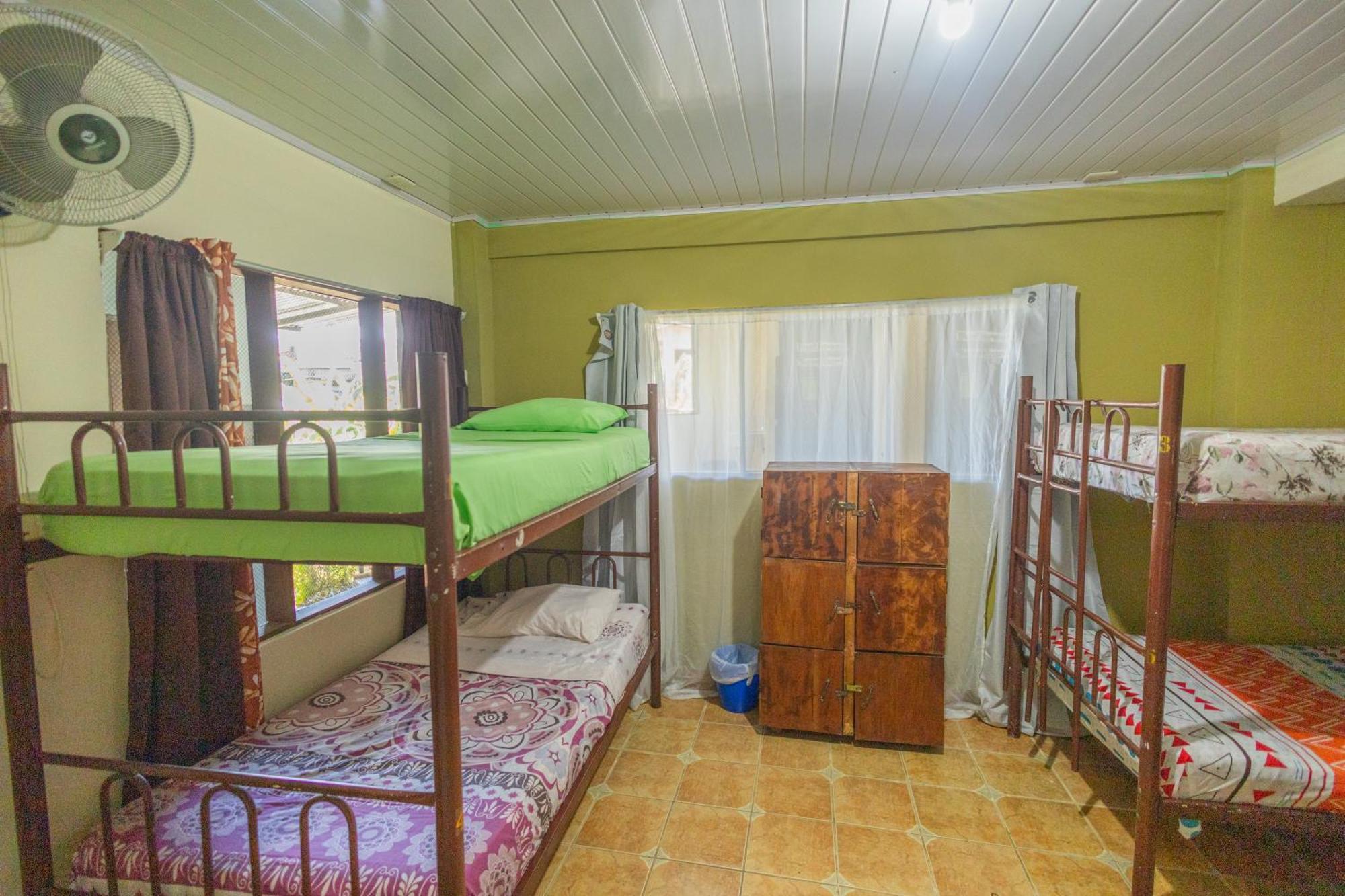 New Hostel Manuel Antonio, Meet New People ภายนอก รูปภาพ