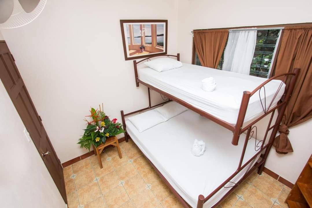 New Hostel Manuel Antonio, Meet New People ภายนอก รูปภาพ