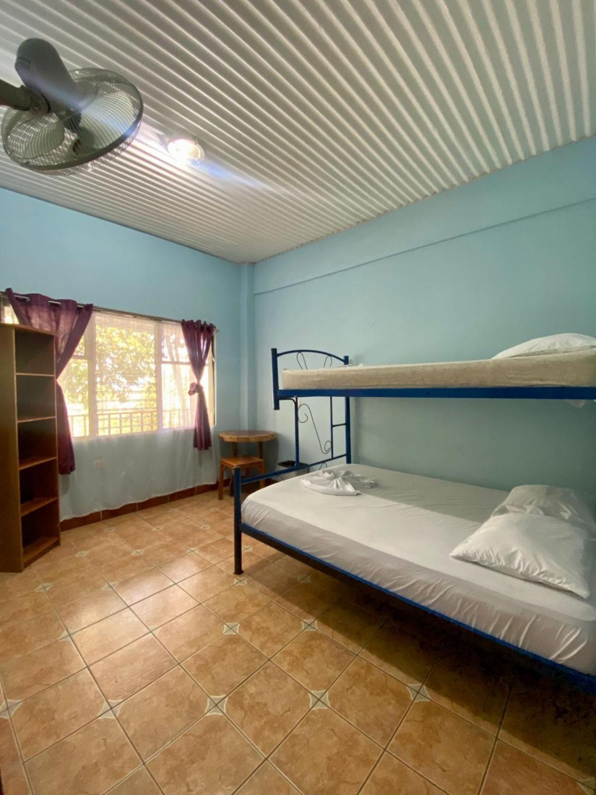 New Hostel Manuel Antonio, Meet New People ภายนอก รูปภาพ